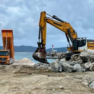 Chantier sur le port de Cavalaire